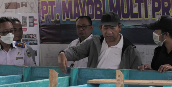 Bupati Pantau Pembuatan Kapal Pesanan Pemkab Banyumas