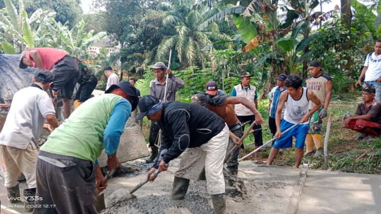 Pemerintah Desa Gandoang Lakukan Betoninasi Jalan dan Pembuatan Gorong – gorong Sumber Dana Dari SAMISADE 2022
