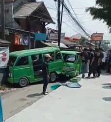 Tabrakan Beruntun Di Jalan Raya Ciapus Tamansari Bogor, Berawal dari Mobil Putih Yang Terekam CCTV