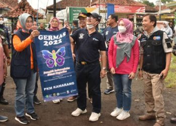 Touring Germas, Warga Antusias Sambut Rombongan Bupati