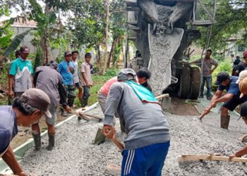 Betonisasi Jaling Desa Mampir Dari Program SAMISADE TA 2022 Tahap 1 Dilaksanakan di Dusun Peundeuy