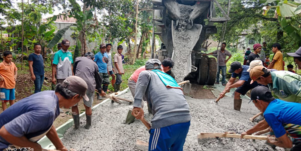 Betonisasi Jaling Desa Mampir Dari Program SAMISADE TA 2022 Tahap 1 Dilaksanakan di Dusun Peundeuy