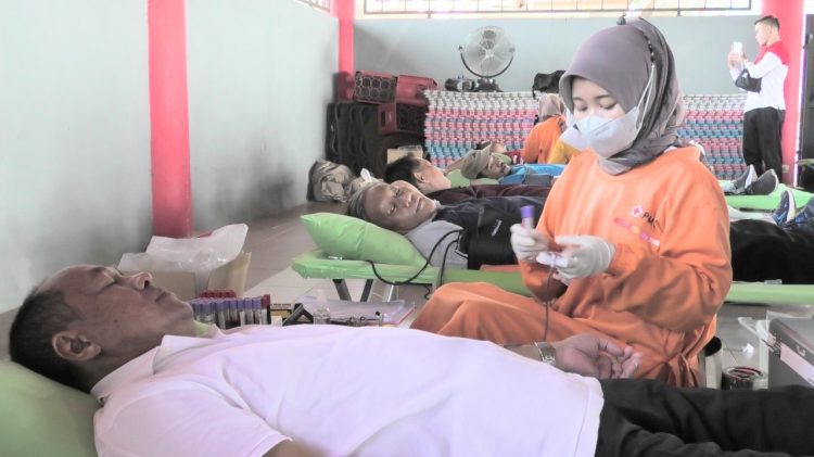 Wakil Bupati Banyumas Sadewo Ikut Donor Darah HUT KORPRI Ke 51