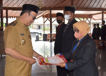 Bupati Husein Kukuhkan 44 Kepala Sekolah