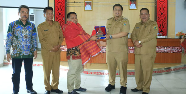 Teken MoU, Pemkab Samosir Perpanjang Kerjasama Dengan UNIMED