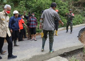Atasi Jalan Alternatif Banyumas-Brebes yang Putus Akibat Longsor, Ganjar Upayakan Jembatan Sementara