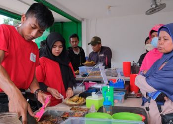 Resep Rahasia Achmad Hadir di Warung Sambal Bu Nik-Pamulang