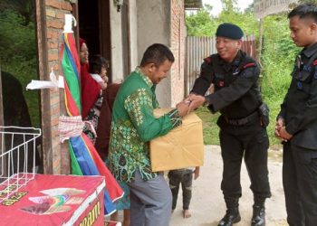 Guru Honor Sambilan Berjualan Es Kesulitan Biaya Pengobatan Anak, Dibantu Brimobda