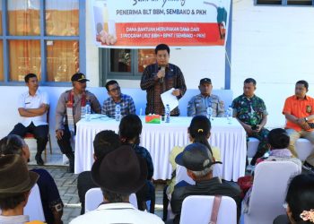 Bupati Samosir Salurkan Bantuan Sosial