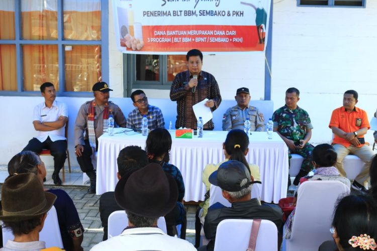 Bupati Samosir Salurkan Bantuan Sosial