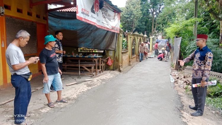 Pemerintahan Desa Gandoang Betonisasi Jaling Desa di Dusun 1 dari Program Bantuan Keuangan SAMISADE 2022