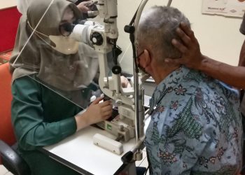 Warga Tidak Mampu di Desa Cileungsi Kidul Dapatkan Operasi Mata Katarak Gratis
