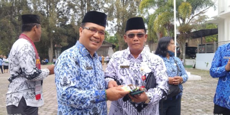 Pemkab Samosir Gelar Upacara Peringatan HUT KORPRI Ke-51 dan HUT PGRI Ke-77