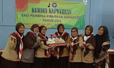 Pembina Putri Kwarran Somagede Ikuti Pelatihan Membuat Hantaran