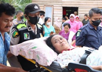 Polda Riau Bantu Operasi Warga Penderita Kelumpuhan, Williancen Sihotang : Mungkin Polisi Ini Dikirim Tuhan Untuk Bantu Saya