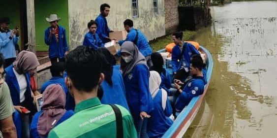 Unwiku Peduli Bersama Dompet Duafa Bantu Korban Banjir Gentasari Kroya Cilacap