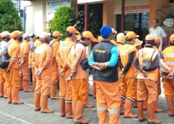 Hotmanahan P, SH Pimpin Apel Pagi Bersama PPSU Kelurahan Jatinegara Kaum