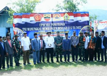 Penutupan TMMD Ke-115 di Samosir, Danrem 023/KS Bersama Bupati Samosir Gunting Pita Pembukaan Jalan Baru