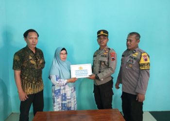 Polsek Bukateja Beri Bantuan Meja untuk TPQ Al – Ikhlas Desa Wirasaba