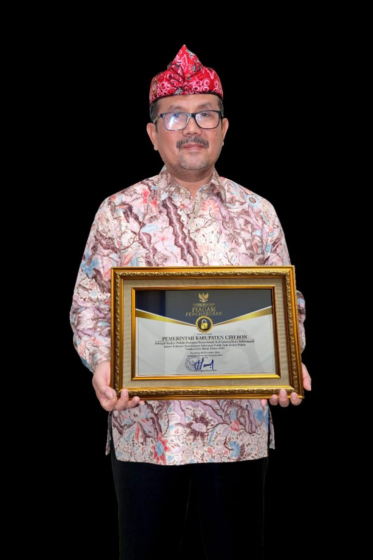 Pemkab Cirebon Raih Penghargaan Kabupaten Informatif, Dalam Ajang Anugerah Keterbukaan Informasi Publik Tingkat Jawa Barat 2022