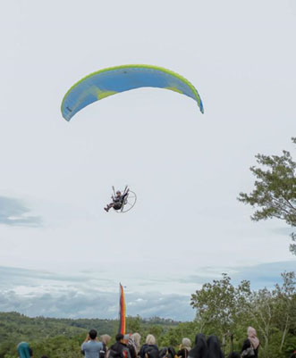 Event Fun Fly Para Layang dan Silaturrahmi Silek Tuo Kabupaten Solok Serta Pameran UMKN Serta Ekonomi Kreatif