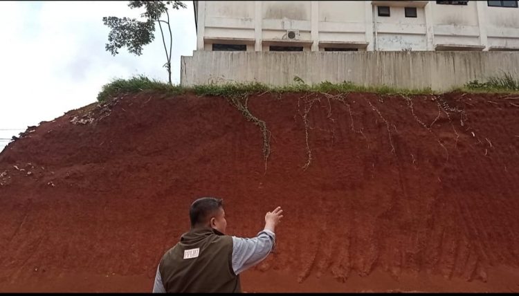 SDN 01 Curug, Kelurahan Curug Kecamatan Bojongsari Depok Terancam Roboh, Akibat Galian Tanah