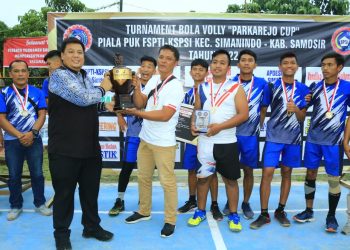 Bupati Samosir Saksikan Laga Final Turnamen Voli “Parkarejo Cup”.