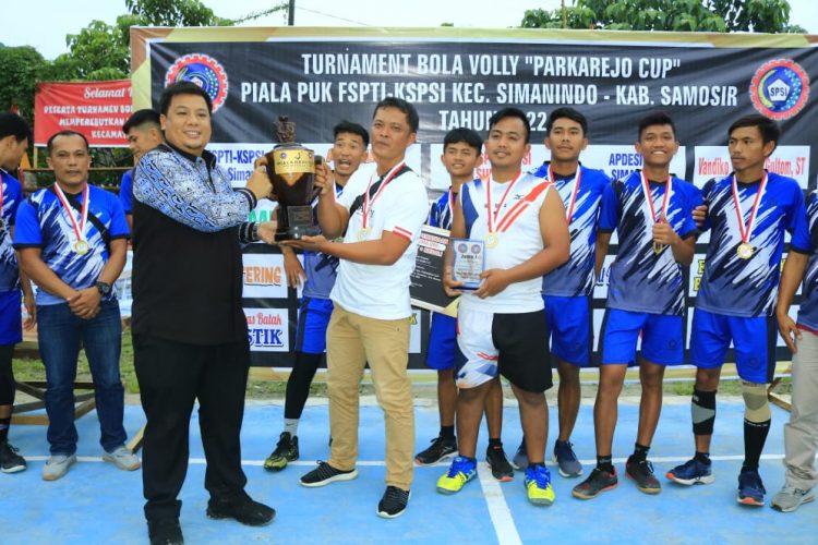 Bupati Samosir Saksikan Laga Final Turnamen Voli “Parkarejo Cup”.
