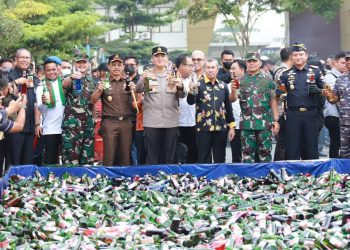 Gelar Peralatan dan Musnahkan Miras, Kapolda Riau Irjen Iqbal : Semangatnya Adalah Kerja Kolaboratif dan Kesiapan Peralatan