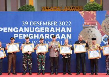 Berikan Penghargaan Forkopimda dan Elemen Masyarakat, Kapolda Riau Sebut Keberhasilan Berkat Kerjasama dan Kolaborasi