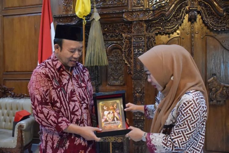 Husein Berbagi Tips dan Trik Pengelolaan Sampah Kepada Bupati Purbalingga