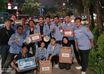 HIMAKUM Universitas Nasional Melakukan Aksi Sosial Turun Ke Jalan Penggalangan Dana Untuk Korban Gempa Cianjur Di Perempatan Lampu Merah Pejaten Jakarta Selatan