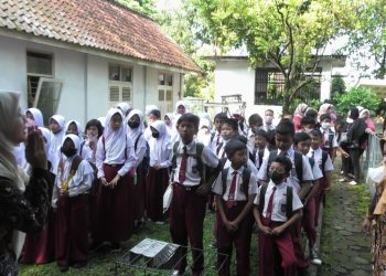 Siswa SD Negeri 1 Kober Outing Class ke Pendopo Sipanji