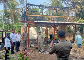 “Kunjungan Muspika Kecamatan Jasinga Beri Harapan ke Pesantren Darul Pikar yang Terbakar”