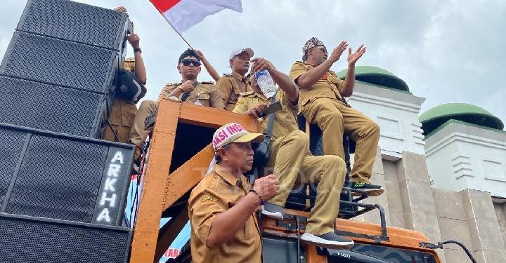 Ratusan Kepala Desa Gelar Aksi di Depan Gedung DPR, Minta Jabatan Diperpanjang Jadi 9 Tahun