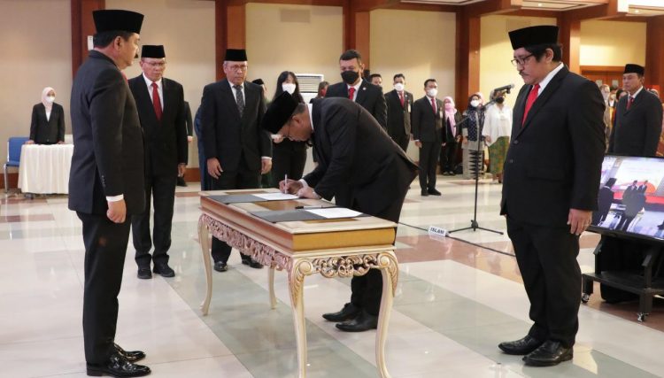 Lantik Pejabat Pimpinan Tinggi Madya, Menteri ATR/Kepala BPN Imbau Bangun Sistem dalam Rangka Kemudahan Berusaha