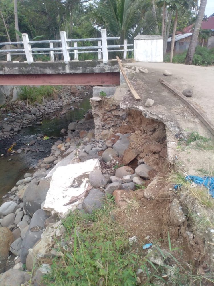 Proyek Sekitar Rp. 500 Jt, Pemasangan Batu Bronjong Penahan Tebing Sungai di Padang Belimbing Nagari Koto Sani Kecamatan X Koto Singkarak, Diduga Siluman, Masyarakat Protes