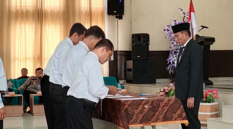 Ketua KPU Pakpak Bharat Lantik Anggota PPS