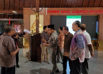 Bupati Husein Launching Aplikasi Perumda Pasar Satria