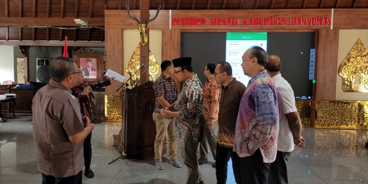 Bupati Husein Launching Aplikasi Perumda Pasar Satria