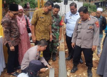 Prosesi Peletakan Batu Pertama Pendirian Pondok Pesantren Riadul Syifa Kyai Magribi