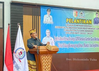 Pj Bupati Tulang Bawang Drs Qudrotul Ikhwan MM Yang diwakili Asisten 1 Dr Akhmad Suharyo M.Si lantik DPD LPM