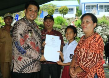 BUNGA DESA BONANDOLOK, Bupati Samosir : Saya Harus Turun Kelapangan Mendekatkan Pelayanan dan Pembangunan Kepada Masyarakat