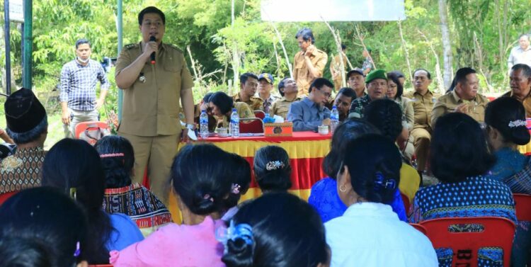 Berkantor di Desa Sabungan Nihuta Bupati Samosir Disambut Antusias Masyarakat