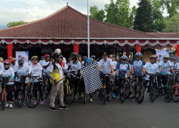 Bupati Banyumas Ikuti Gowes Kampanye Jelajah Bersih Negeri