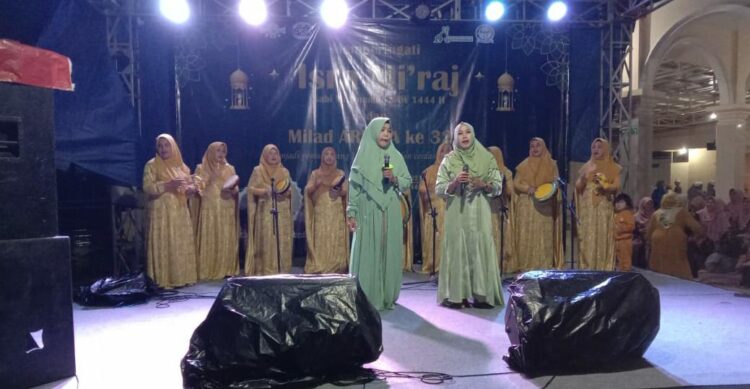 Parade Hadroh, Marawis Dan Qosidah Dalam Rangka Memperingati Isra Mi’raj Nabi Muhammad SAW dan Milad Arisba Ke 32 Tahun di Masjid Jamie Baiturrahman Kampung Bedahan Kota Depok