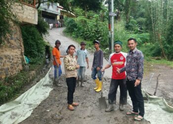 Pemdes Cilember Tuntaskan Samisade Tahap 2 Bangun Jalan Kampung Cirangrang Dengan Pengecoran
