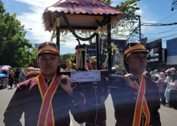 Ribuan Warga Saksikan Prosesi Kirab Pusaka Hari Jadi Ke-452 Kabupaten Banyumas