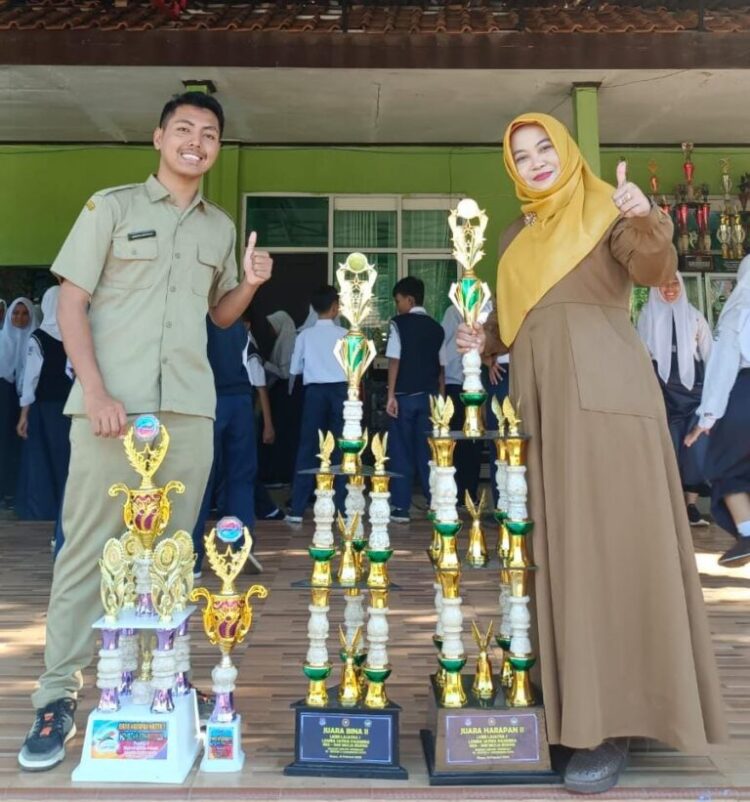 Kepala SMPN 2 Jasinga Endang Setiyaningsih Bangga Dan Apresiasi Prestasi Yang Diperoleh Tim Paskibra