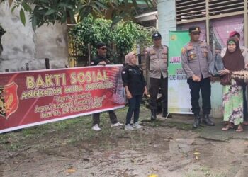 Jumat Barokah, Kapolsek Benai dan Personil Bersama Keluarga Besar Amsri Bagikan Paket Sembako Kepada Warga Kurang Mampu